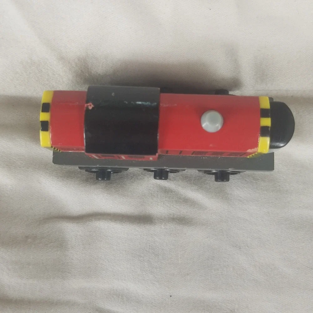 Thomas & Friends Salty Wooden Railway Kids OS Red Good 2991 Diesel Engine Toy